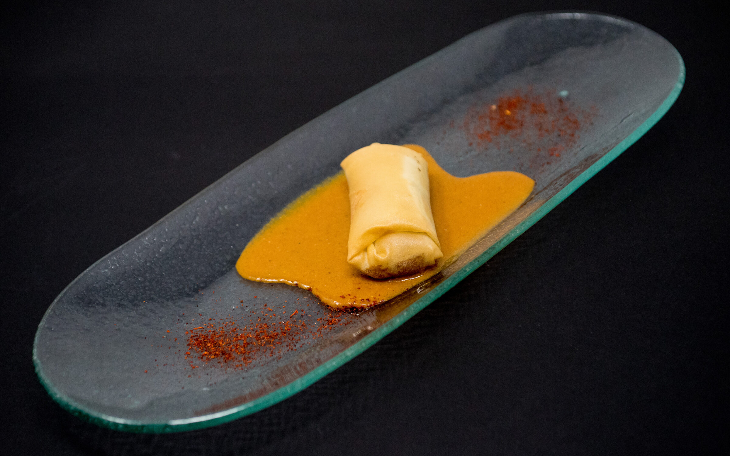 Elaboración de la cocina de Tasca del Puerto sobre pizarra